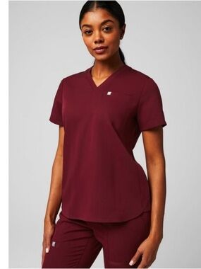 Fabletics Vital 1-Pocket Wine Scrub Top